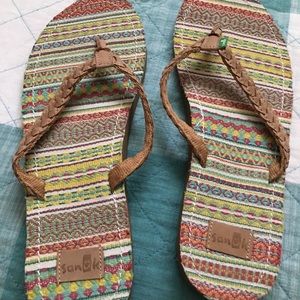 Sanuk flip flops size 9. New